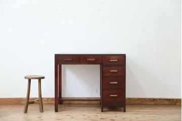 アンティーク家具　アンティーク　古い木のシックな色合いの小振りな片袖机?