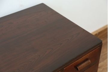 アンティーク家具　アンティーク　古い木のシックな色合いの小振りな片袖机?
