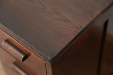 アンティーク家具　アンティーク　古い木のシックな色合いの小振りな片袖机?