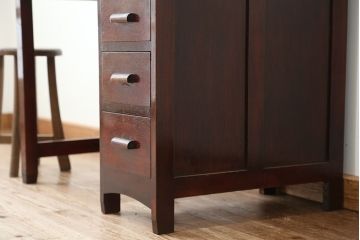 アンティーク家具　アンティーク　古い木のシックな色合いの小振りな片袖机?