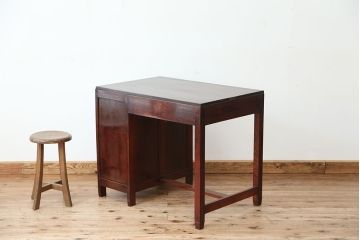 アンティーク家具　アンティーク　古い木のシックな色合いの小振りな片袖机?