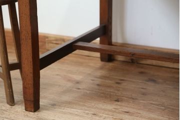 アンティーク家具　アンティーク　古いナラ材のシックな色合いの片袖机?