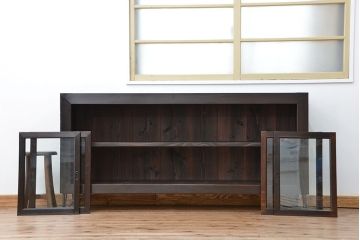 アンティーク家具　アンティーク 四枚引き戸の鉄脚付き関西収納棚(ローボード、ガラスケース、水屋箪笥、食器棚、テレビ台、キャビネット、収納棚)