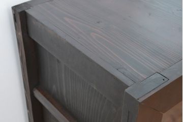 アンティーク家具　アンティーク 四枚引き戸の鉄脚付き関西収納棚(ローボード、ガラスケース、水屋箪笥、食器棚、テレビ台、キャビネット、収納棚)