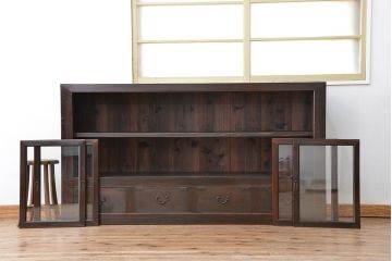 アンティーク家具　アンティーク 四枚引き戸の引き出し付き関西収納棚(ガラスケース、水屋箪笥、食器棚、収納棚)