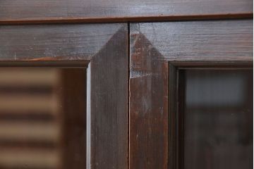 アンティーク家具　アンティーク 四枚引き戸の引き出し付き関西収納棚(ガラスケース、水屋箪笥、食器棚、収納棚)