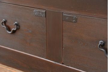 アンティーク家具　アンティーク 四枚引き戸の引き出し付き関西収納棚(ガラスケース、水屋箪笥、食器棚、収納棚)