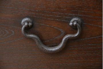 アンティーク家具　アンティーク 四枚引き戸の引き出し付き関西収納棚(ガラスケース、水屋箪笥、食器棚、収納棚)