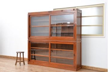 レトロ家具　昭和レトロ シンプルな二段重ね大型収納棚(ガラスケース/食器棚)