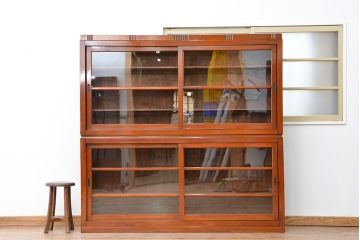 レトロ家具　昭和レトロ シンプルな二段重ね大型収納棚(ガラスケース/食器棚)