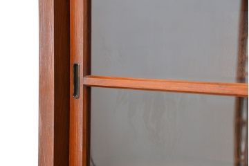 レトロ家具　昭和レトロ シンプルな二段重ね大型収納棚(ガラスケース/食器棚)