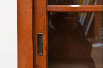 レトロ家具　昭和レトロ シンプルな二段重ね大型収納棚(ガラスケース/食器棚)
