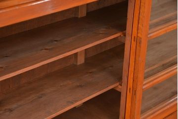 レトロ家具　昭和レトロ シンプルな二段重ね大型収納棚(ガラスケース/食器棚)