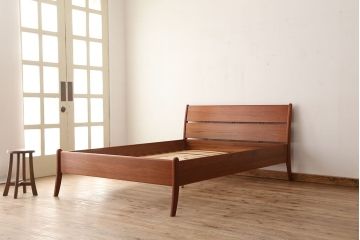 ビンテージ家具　北欧家具 デンマーク/torring製 チーク材優しい木目のシンプルなベッドフレーム