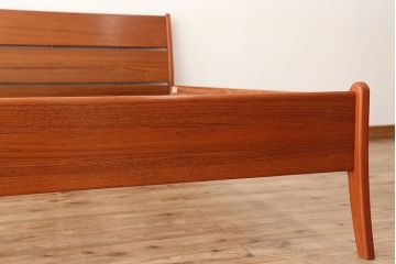 ビンテージ家具　北欧家具 デンマーク/torring製 チーク材優しい木目のシンプルなベッドフレーム