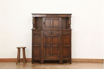 アンティーク家具　イギリスアンティーク 英国 WARING&GILLOW(ワーリングギロー)社製 小振りなキャビネット