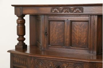 アンティーク家具　イギリスアンティーク 英国 WARING&GILLOW(ワーリングギロー)社製 小振りなキャビネット