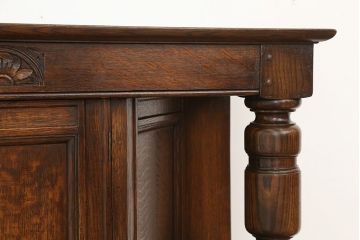 アンティーク家具　イギリスアンティーク 英国 WARING&GILLOW(ワーリングギロー)社製 小振りなキャビネット