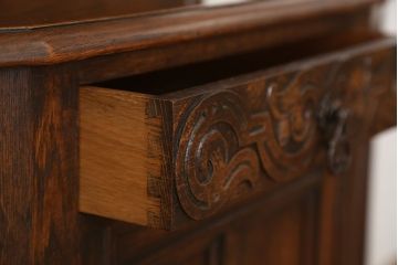 アンティーク家具　イギリスアンティーク 英国 WARING&GILLOW(ワーリングギロー)社製 小振りなキャビネット