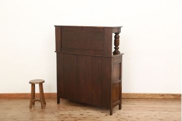 アンティーク家具　イギリスアンティーク 英国 WARING&GILLOW(ワーリングギロー)社製 小振りなキャビネット
