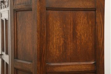 アンティーク家具　イギリスアンティーク 英国 WARING&GILLOW(ワーリングギロー)社製 小振りなキャビネット