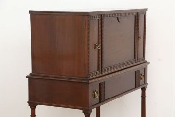 アンティーク家具　イギリスアンティーク 英国 WARING&GILLOW(ワーリングギロー)社製 小振りなドレッシングキャビネット(化粧台/ドレッシングテーブル)