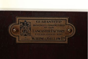 アンティーク家具　イギリスアンティーク 英国 WARING&GILLOW(ワーリングギロー)社製 小振りなドレッシングキャビネット(化粧台/ドレッシングテーブル)