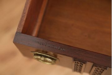 アンティーク家具　イギリスアンティーク 英国 WARING&GILLOW(ワーリングギロー)社製 小振りなドレッシングキャビネット(化粧台/ドレッシングテーブル)
