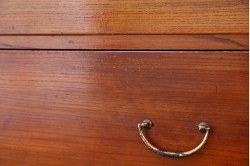 レトロ家具　昭和レトロ　三方欅のアンティーク4杯引き出し(チェスト)(時代箪笥)