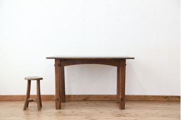 アンティーク家具　イギリスアンティーク　古いオーク材の使い込まれた小振りなダイニングテーブル(作業台)