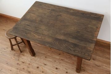 アンティーク家具　イギリスアンティーク　古いオーク材の使い込まれた小振りなダイニングテーブル(作業台)