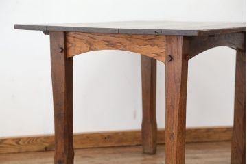 アンティーク家具　イギリスアンティーク　古いオーク材の使い込まれた小振りなダイニングテーブル(作業台)