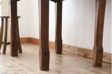 アンティーク家具　イギリスアンティーク　古いオーク材の使い込まれた小振りなダイニングテーブル(作業台)