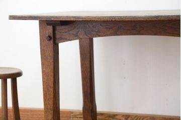 アンティーク家具　イギリスアンティーク　古いオーク材の使い込まれた小振りなダイニングテーブル(作業台)