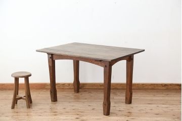 アンティーク家具　イギリスアンティーク　古いオーク材の使い込まれた小振りなダイニングテーブル(作業台)