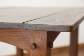 アンティーク家具　イギリスアンティーク　古いオーク材の使い込まれた小振りなダイニングテーブル(作業台)