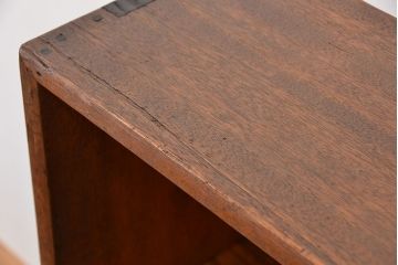アンティーク家具　アンティーク　シンプルな脚付薄型本棚?(飾り棚)