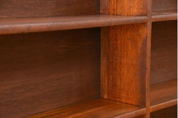 アンティーク家具　アンティーク　シンプルな脚付薄型本棚?(飾り棚)