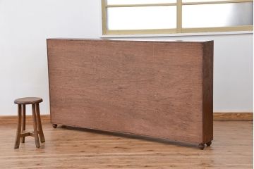 アンティーク家具　アンティーク　シンプルな脚付薄型本棚?(飾り棚)