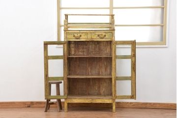 中古　アジアンアンティーク調　チーク材のペンキの剥げたガラス収納棚(キャビネット)