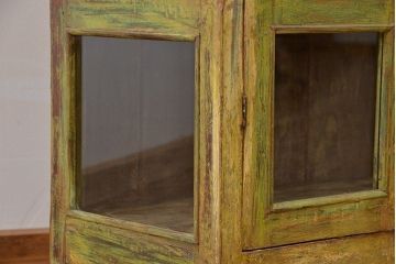中古　アジアンアンティーク調　チーク材のペンキの剥げたガラス収納棚(キャビネット)