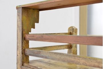 中古　アジアンアンティーク調　チーク材のペンキの剥げたガラス収納棚(キャビネット)