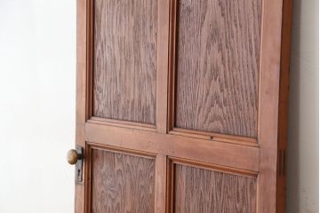 アンティーク　素敵な木目のシンプルなドア(扉)