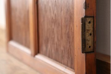 アンティーク　素敵な木目のシンプルなドア(扉)