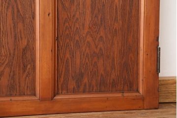 アンティーク　素敵な木目のシンプルなドア(扉)