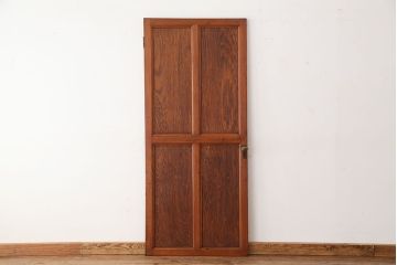 アンティーク　素敵な木目のシンプルなドア(扉)