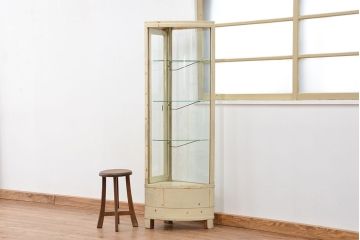 レトロ家具　昭和レトロ　アンティークコーナーRガラスケース(ショーケース)