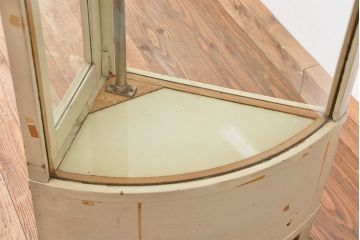 レトロ家具　昭和レトロ　アンティークコーナーRガラスケース(ショーケース)