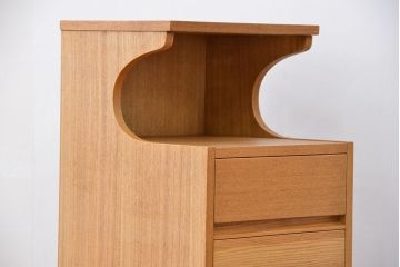 北欧家具　中古　タモ材のかわいらしいナチュラルカラーサイドキャビネット
