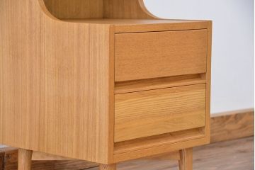 北欧家具　中古　タモ材のかわいらしいナチュラルカラーサイドキャビネット